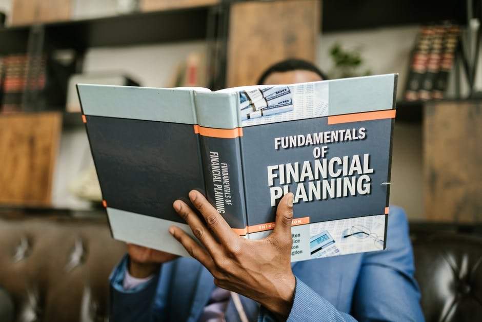 Comparison: Divorce Financial Planning vs Traditional Financial Planning